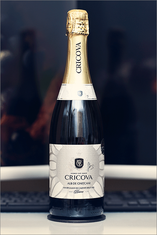 CRICOVA_Reserve_Alb_de_Onitcani_Brut_Alb