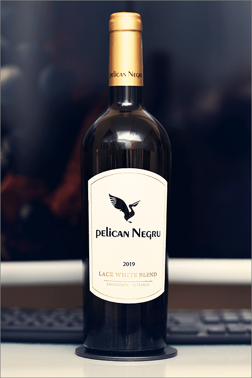 PELICAN_NEGRU_Lace_White_Blend_2019